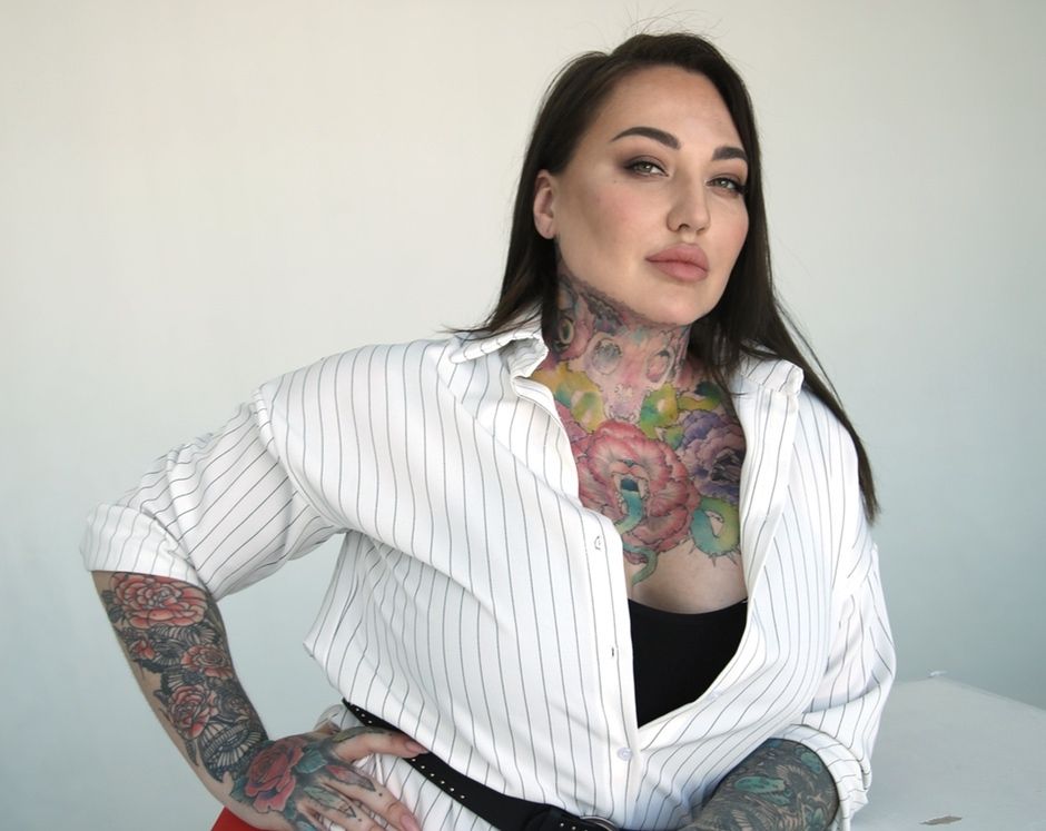Modelo de tatuagem, treinador personal, nutricionista e produtor de informações - Yaroslava Naumenko