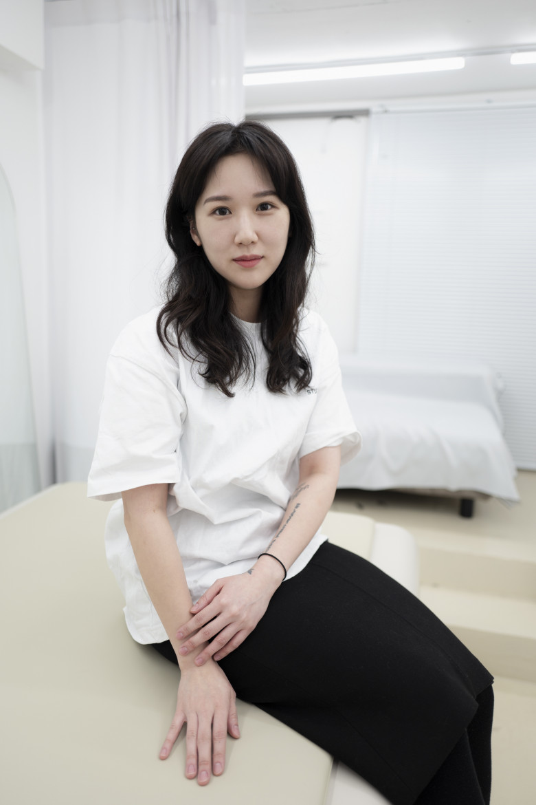 Tattoo artist Dong Hwa Kim