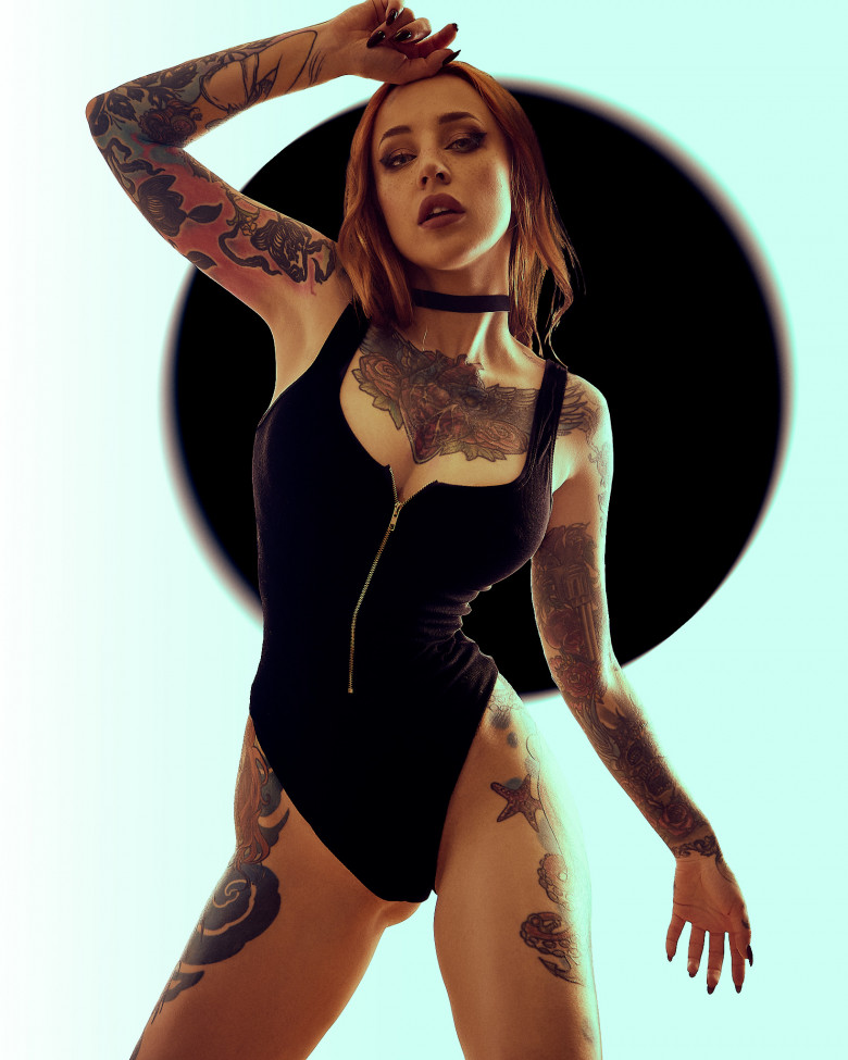 Tatuagem modelo de moda Yana Sinner em uma sessão de fotos com Daniele Dentamaro - image 2