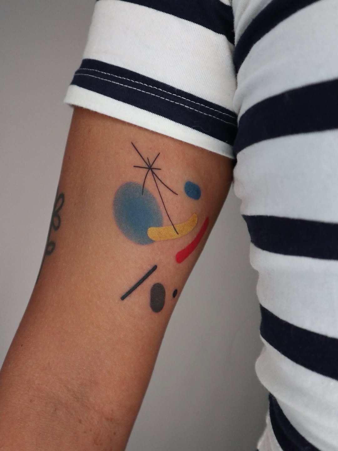 Blekanddots: Como a Teoria das Cores e a Composição Moldam uma Tatuadora - image 7