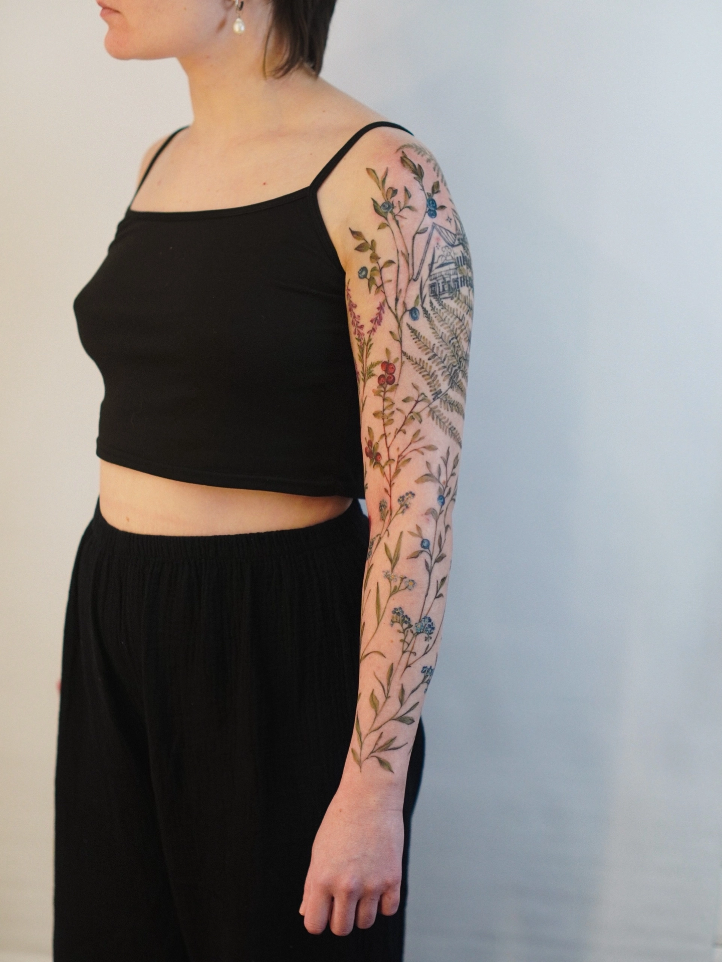 Ботаническая тату на руке в Санкт-Петербурге