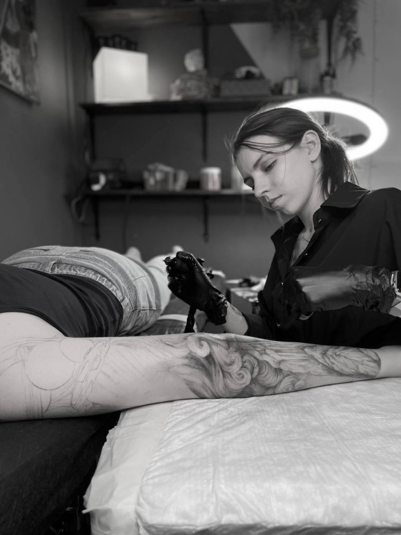 Tattoo master Anastasia Sharm