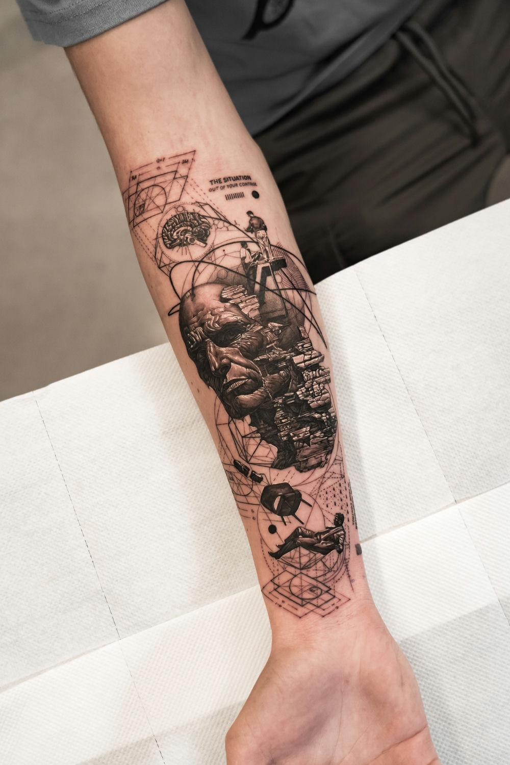 Tattoo artist Arlen Bellotti