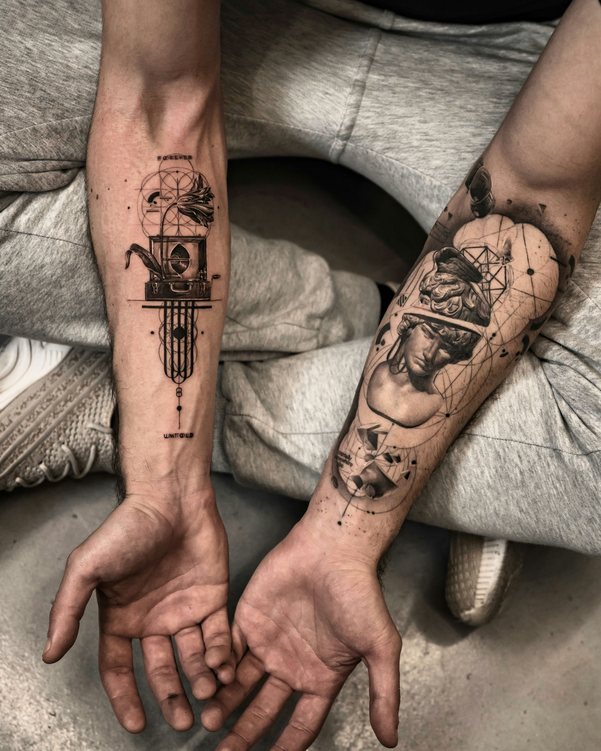 Tattoo artist Arlen Bellotti