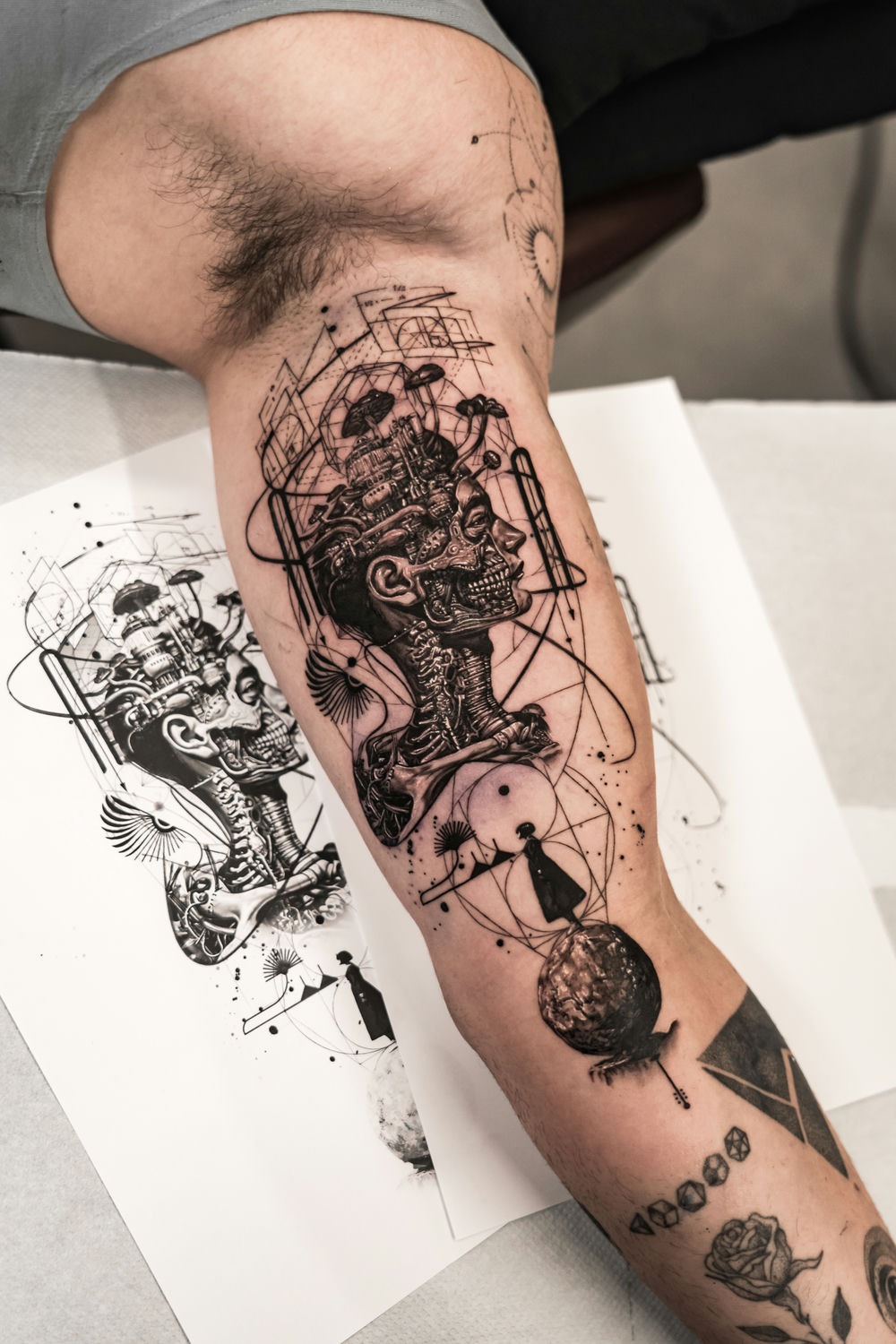 Tattoo artist Arlen Bellotti