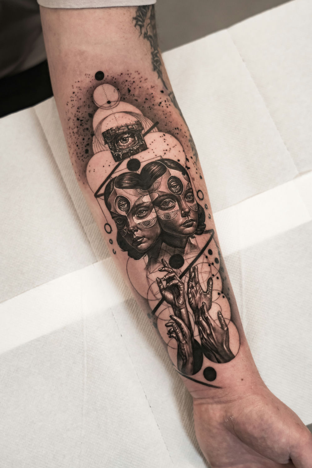 Tattoo artist Arlen Bellotti