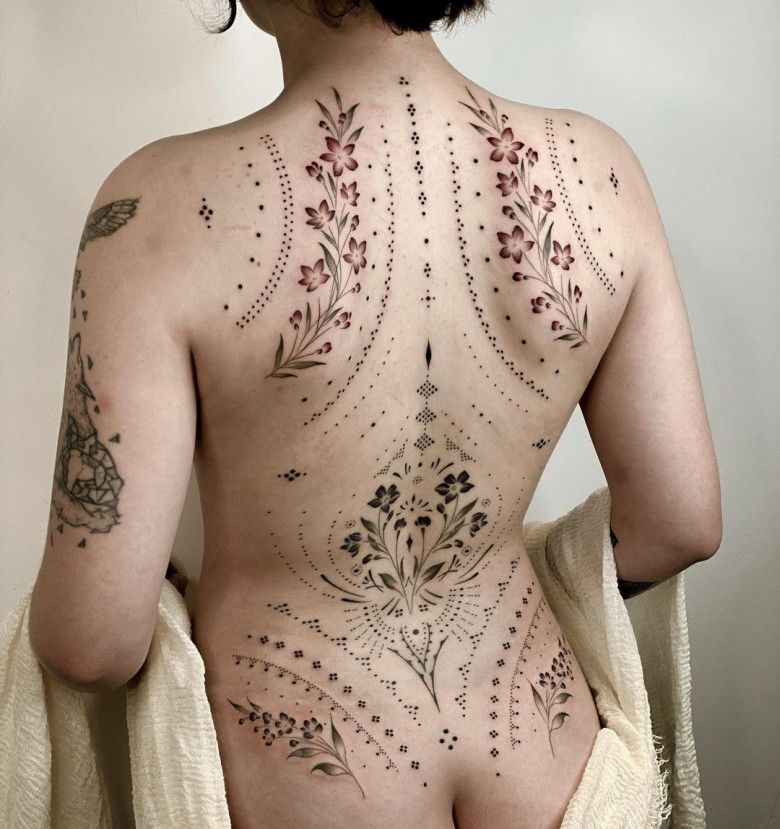 Ornamental tattoo, ornament tattoo, fineline tattoo, minimalism tattoo, Paris tattoo artist, tattoo for girls, women tattoos