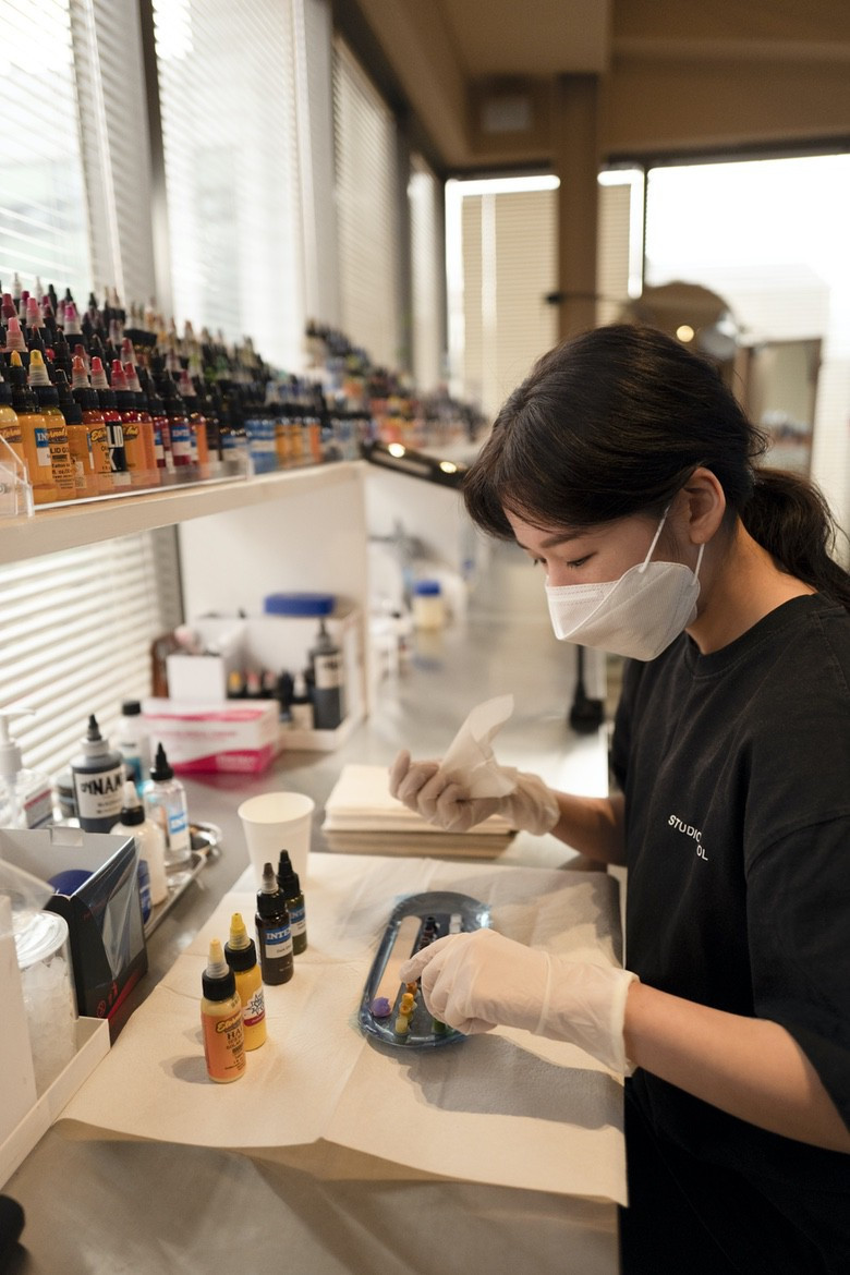 Tattoo artist Dong Hwa Kim