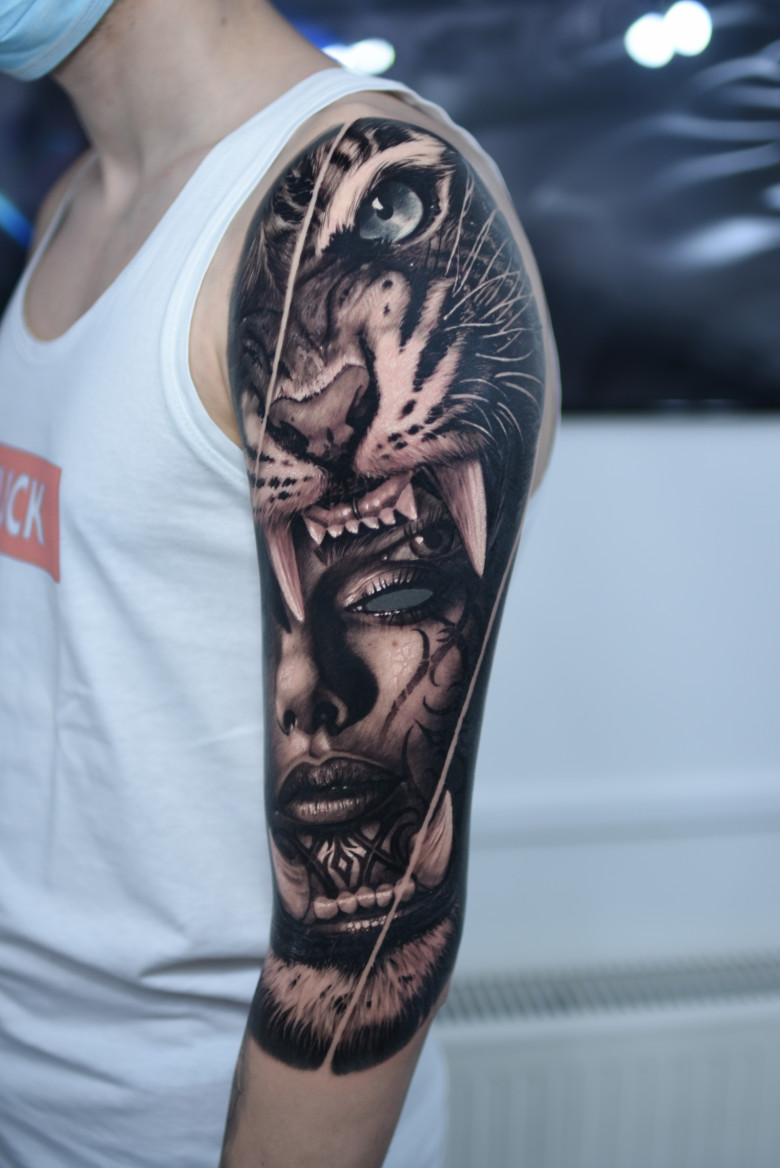 Актер Максим Матвеев сделал татуировку в виде оберега с сакральными символами