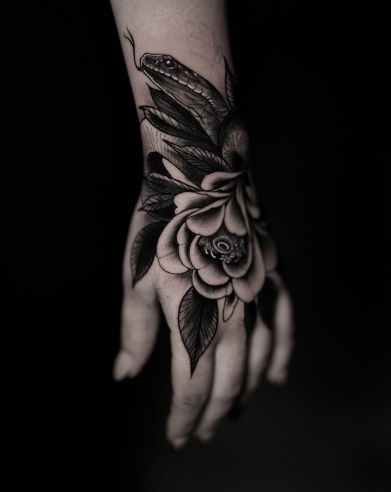 Tattoo artist Elena Lamberti (@elelamb_tattoo)