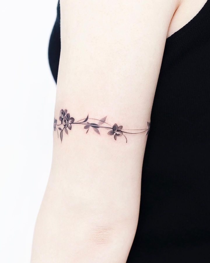 Flower bracelet tattoo. | Wrist bracelet tattoo, Flower wrist tattoos, Tattoo  bracelet