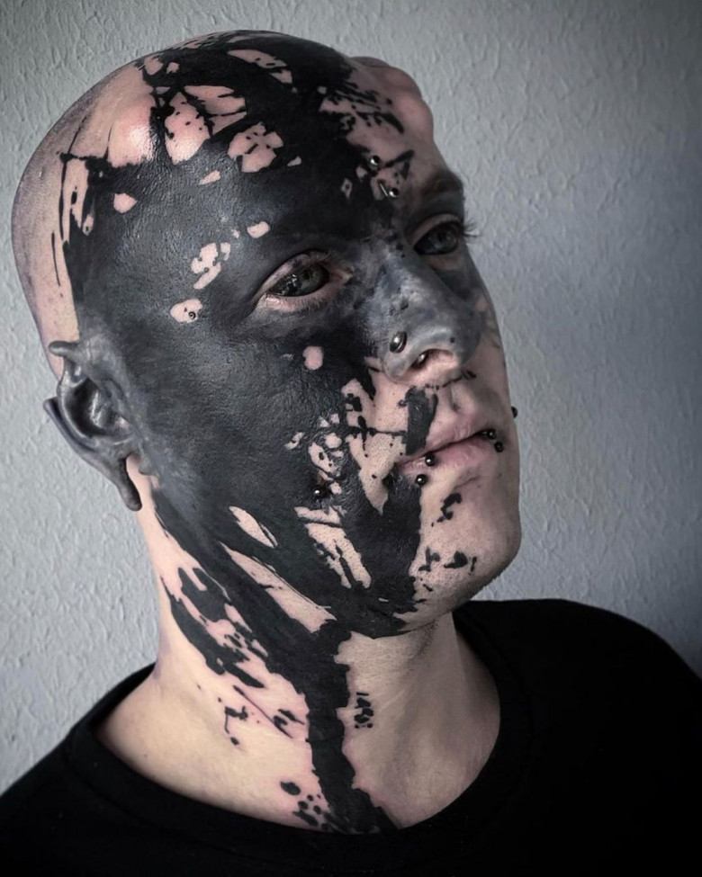 El Cuero Miller face tattoo