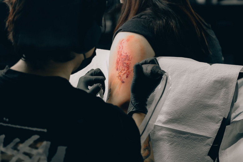 Tattoo artist INNO