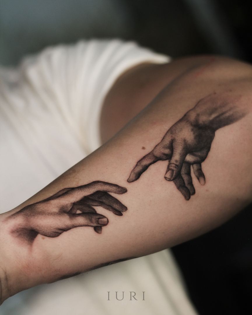 Tattoo artist Iuri Waitzberg