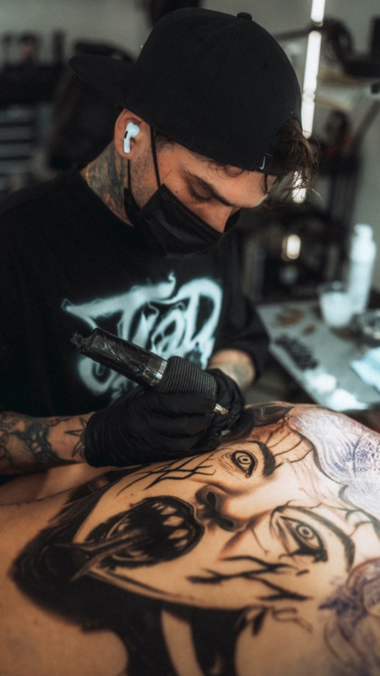 Tattoo artist Leonardo Gonzalez