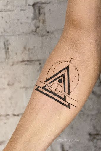 20 Geometric Tattoos That Will Awaken The Nerd In You