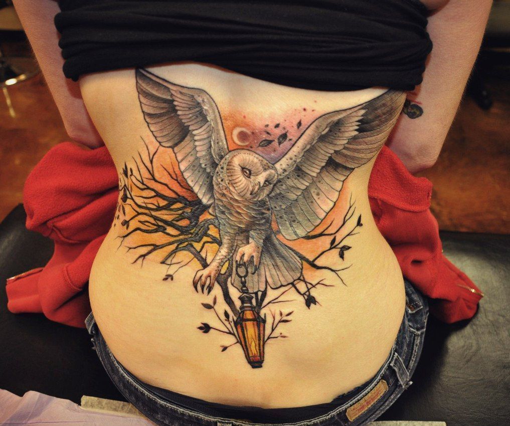 Порноактриса с татуировкой на спине (71 фото)