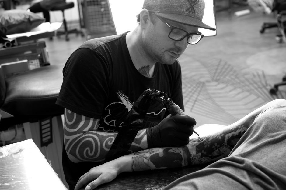 Тату мастера Денис Тидан, черно-серый тату реализм, мастер-класс на 18-ом Московском Фестивале Татуировки | Россия, Москва