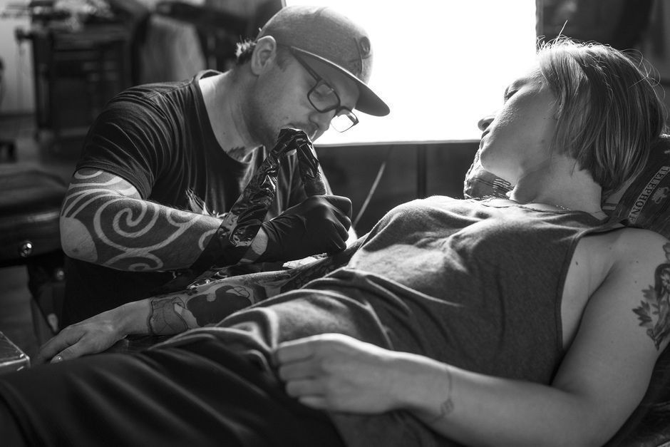 Тату мастера Денис Тидан, черно-серый тату реализм, мастер-класс на 18-ом Московском Фестивале Татуировки | Россия, Москва