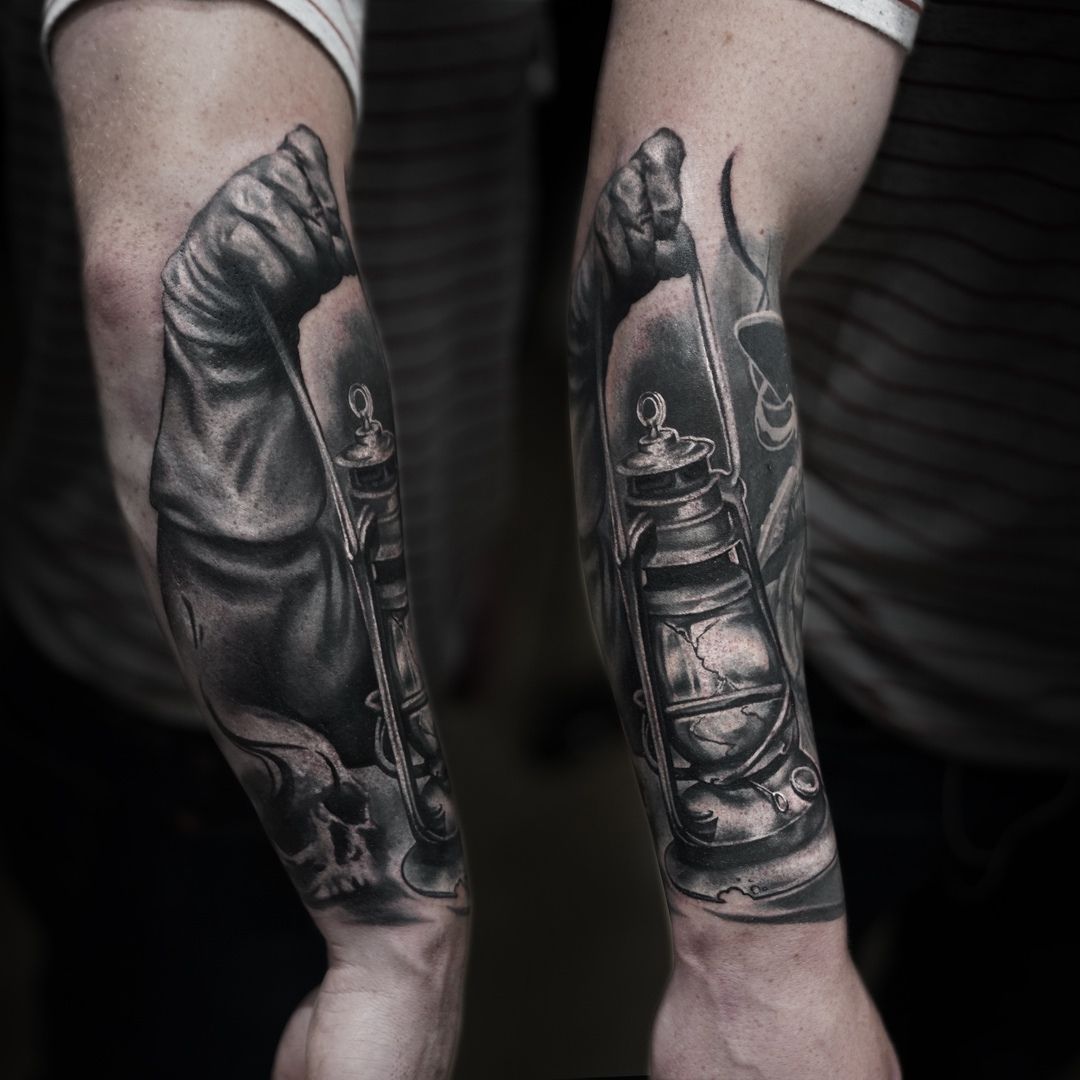 Tattoo artist Egor Kubrak