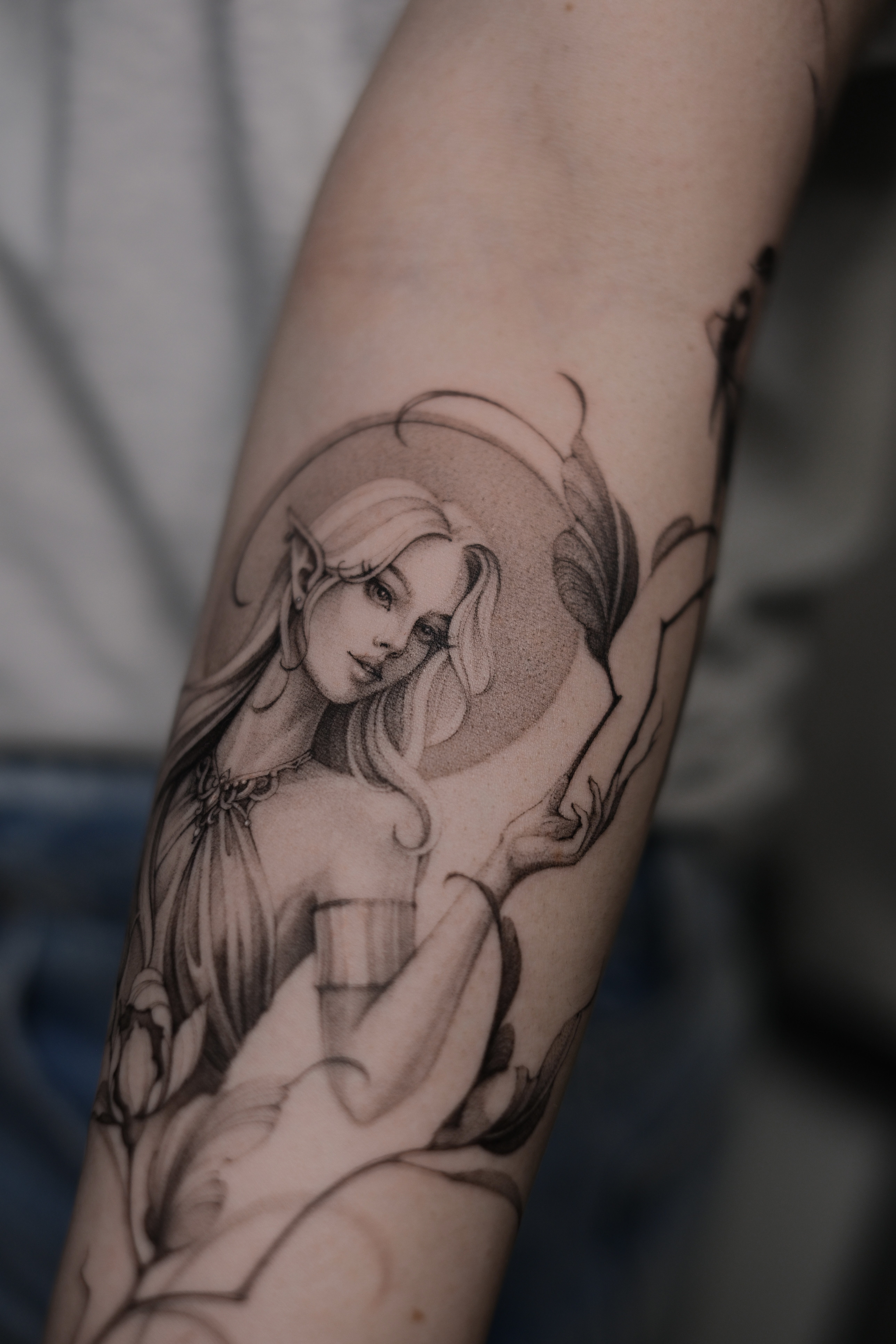 Elegant Fine-line Graphics by Anastasia Stef Tattoo