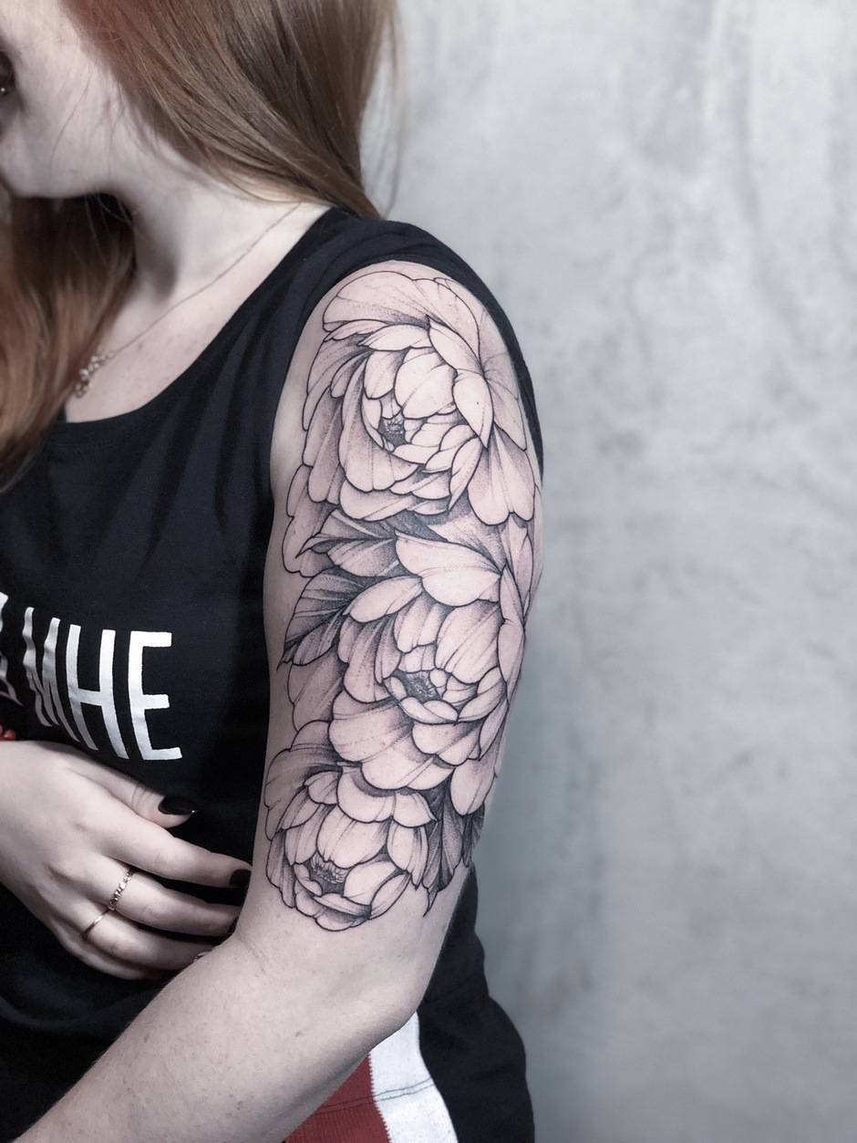 Тату мастер Саша Кот, черно-белая татуировка, графика | Студия Кольня, Вологда, Россия