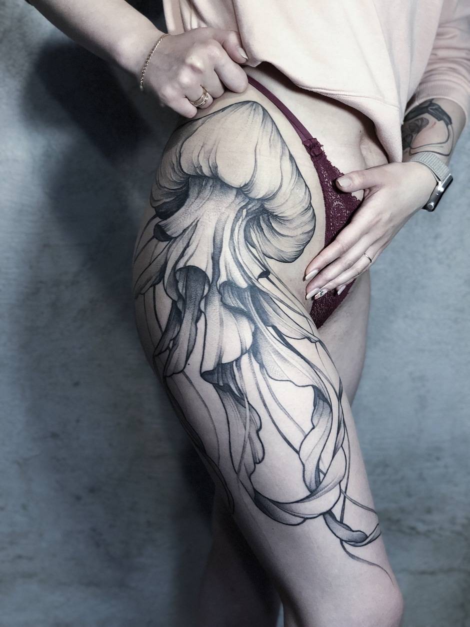 Тату мастер Саша Кот, черно-белая татуировка, графика | Студия Кольня, Вологда, Россия