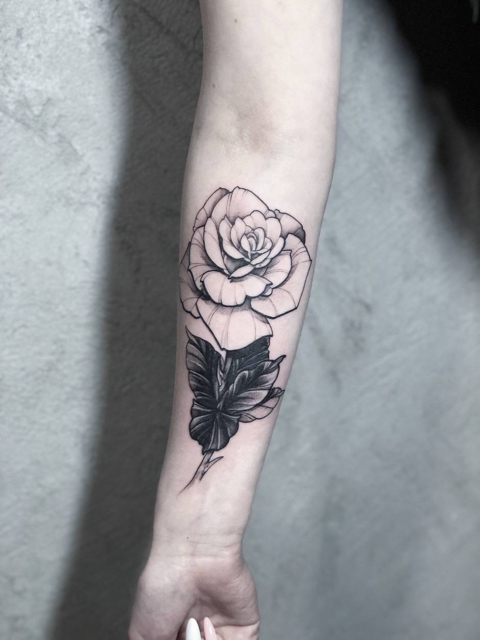 Тату мастер Саша Кот, черно-белая татуировка, графика | Студия Кольня, Вологда, Россия