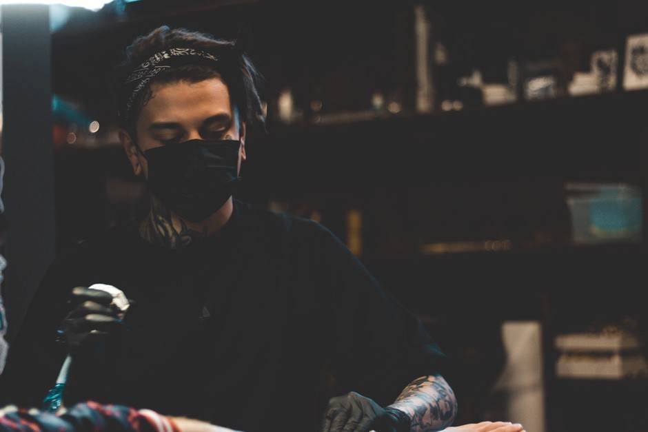 Тату мастер Саша Кот, черно-белая татуировка, графика | Студия Кольня, Вологда, Россия