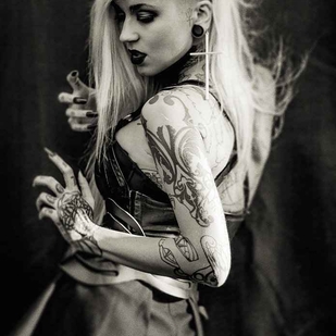 🔥 热门照片、模特作品集  #8689 纹身模特 Sara Fabel