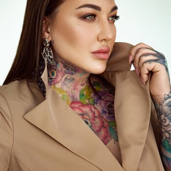 纹身模特 Yaroslava Naumenko