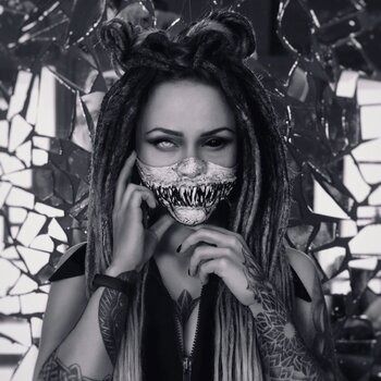 纹身师 Nastya Alistratova