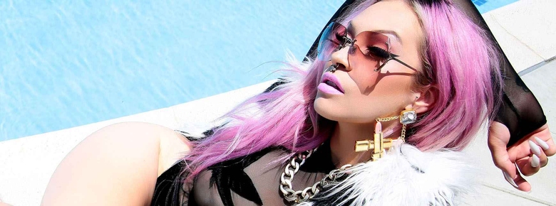 纹身模特兼歌手 - Roxy Lee Heart 纹身模特兼歌手 - Roxy Lee Heart