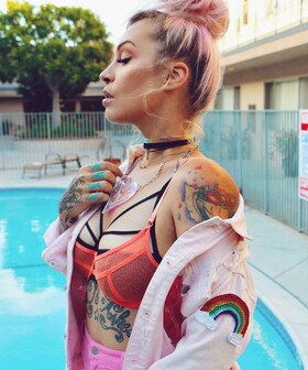 纹身模特兼歌手 - Roxy Lee Heart