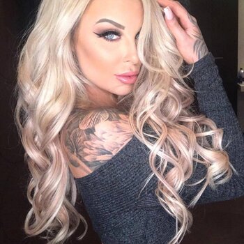 纹身模特 Ellie Rayne