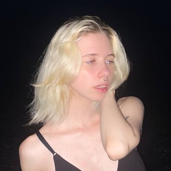 纹身师 Yara Pinkerlayn 