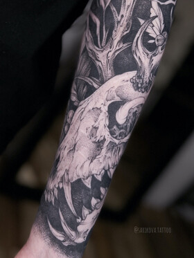 成人童话：与斯坦西拉瓦·萨里科娃一起探索图文 tattoo 的世界
