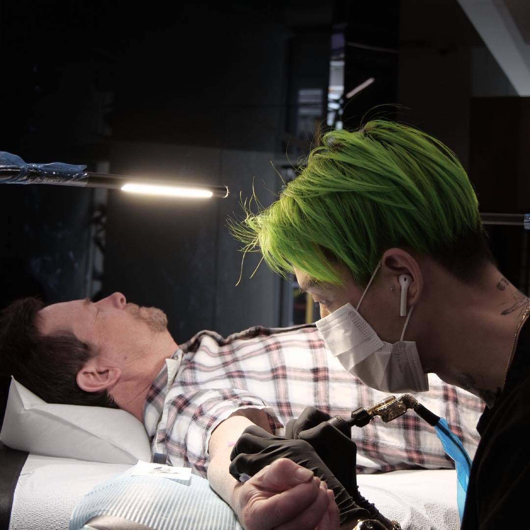 迈克尔·J·福克斯的首枚纹身由纽约Bang Bang Tattoo Studio的mr.K创作