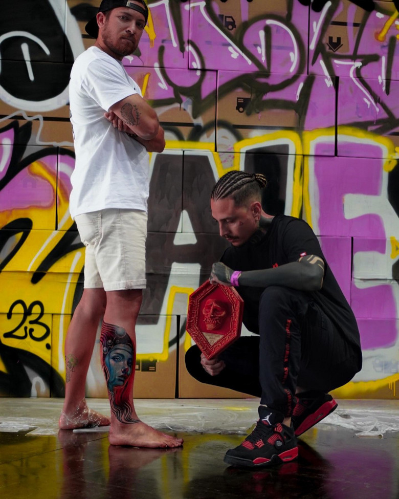 Tattoo artist Edi Contreras with an award from tattoo convention